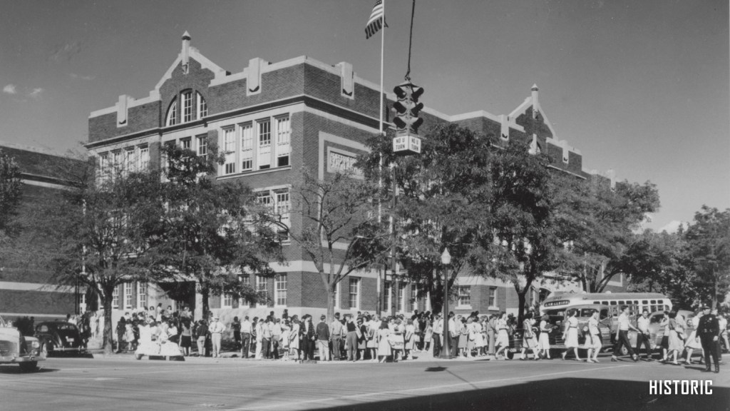 Architectural Feature: Historic Albuquerque High School&nbsp;Lofts